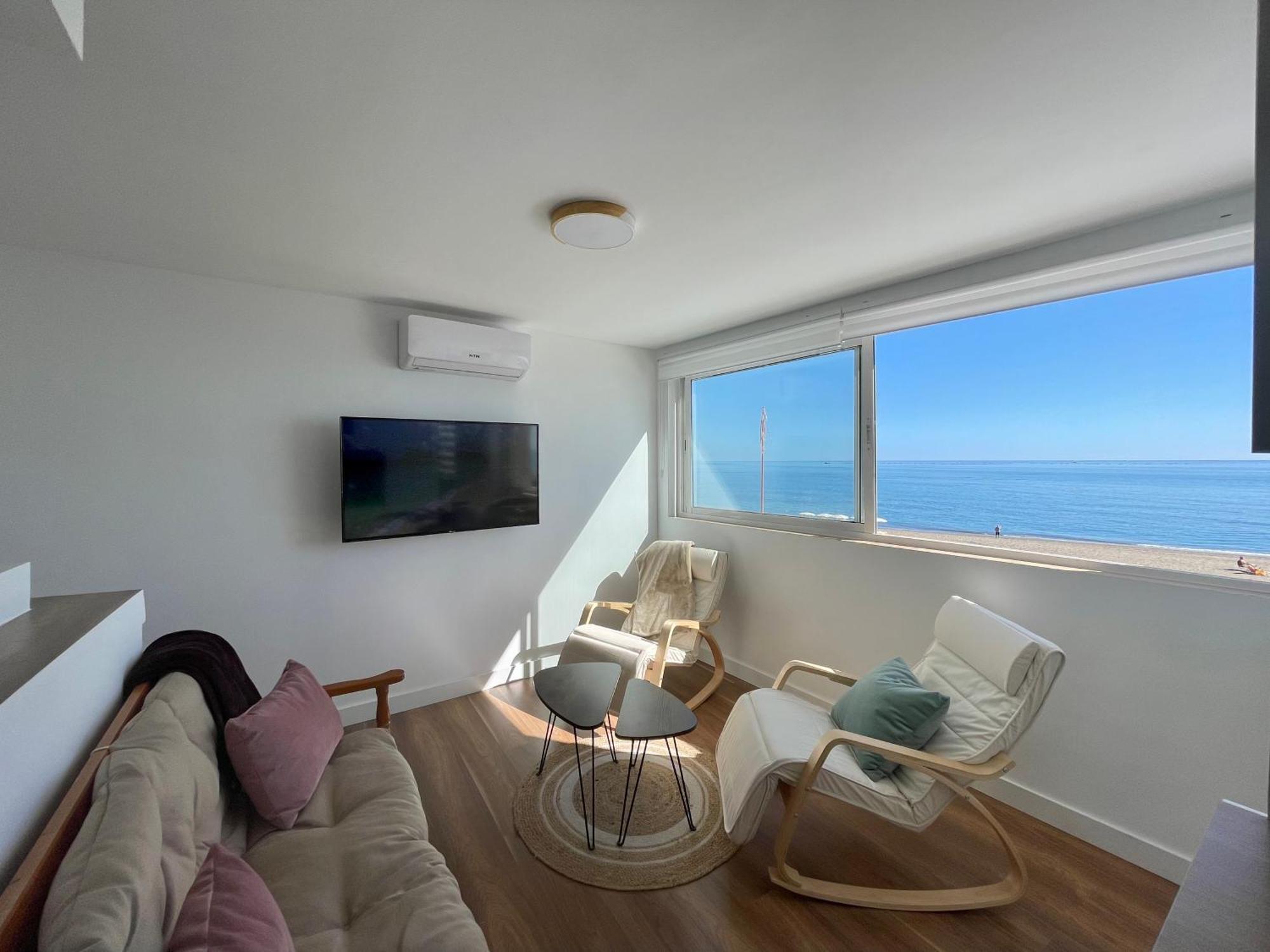 Apartamento Calma Carihuela Beach - 10 Metros De La Playa توريمولينوس المظهر الخارجي الصورة