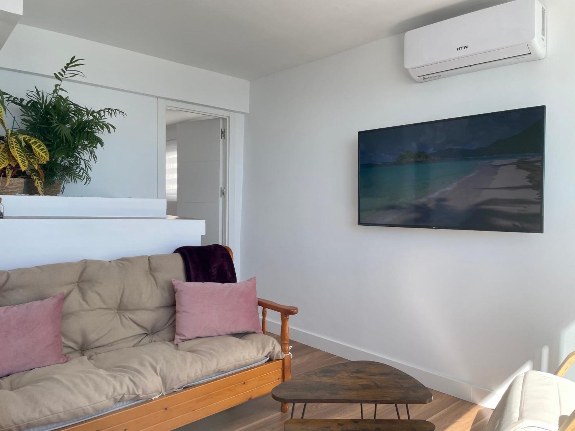 Apartamento Calma Carihuela Beach - 10 Metros De La Playa توريمولينوس المظهر الخارجي الصورة