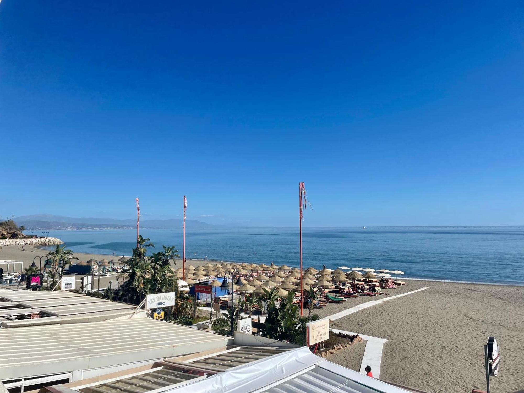 Apartamento Calma Carihuela Beach - 10 Metros De La Playa توريمولينوس المظهر الخارجي الصورة