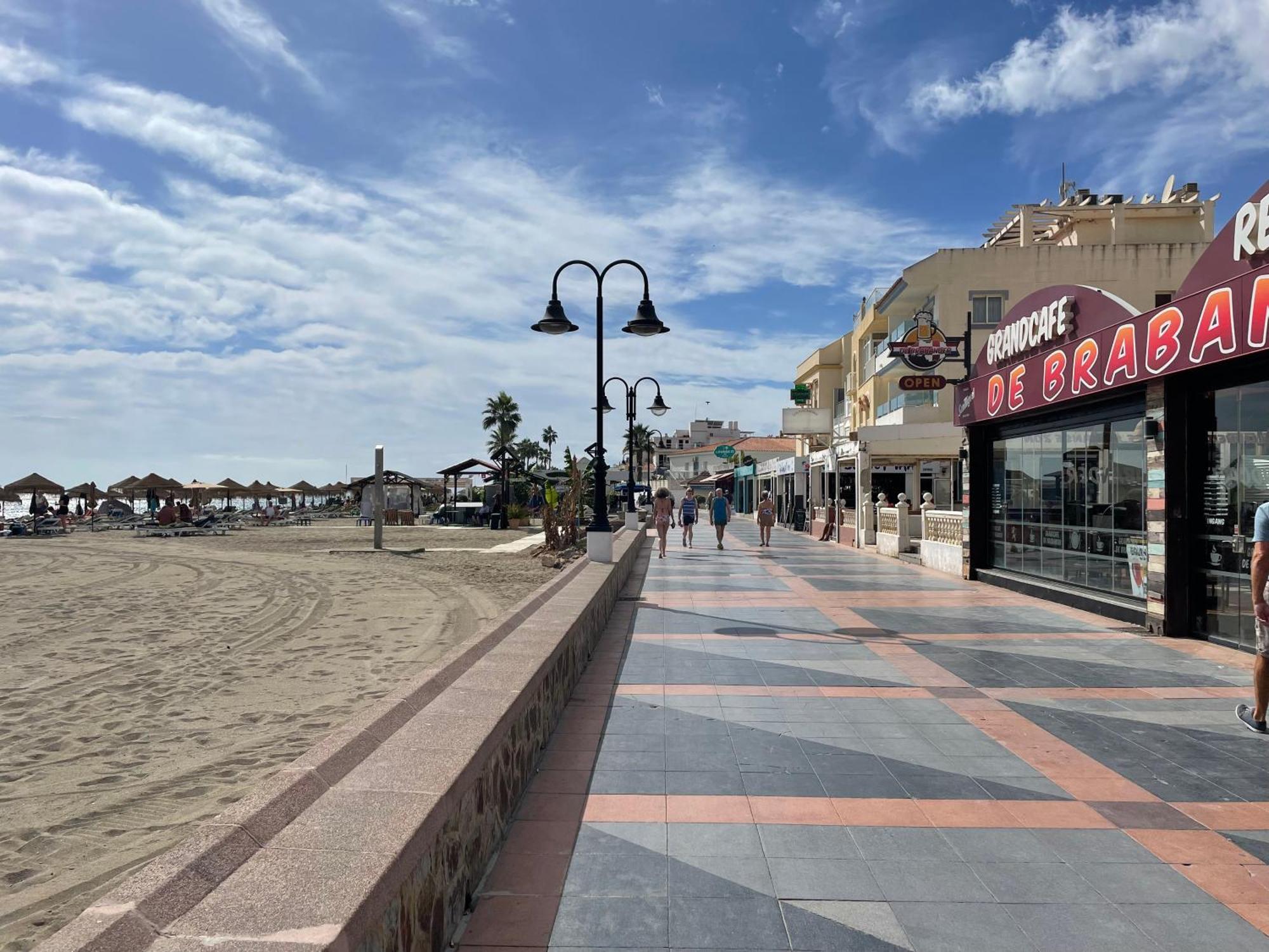 Apartamento Calma Carihuela Beach - 10 Metros De La Playa توريمولينوس المظهر الخارجي الصورة