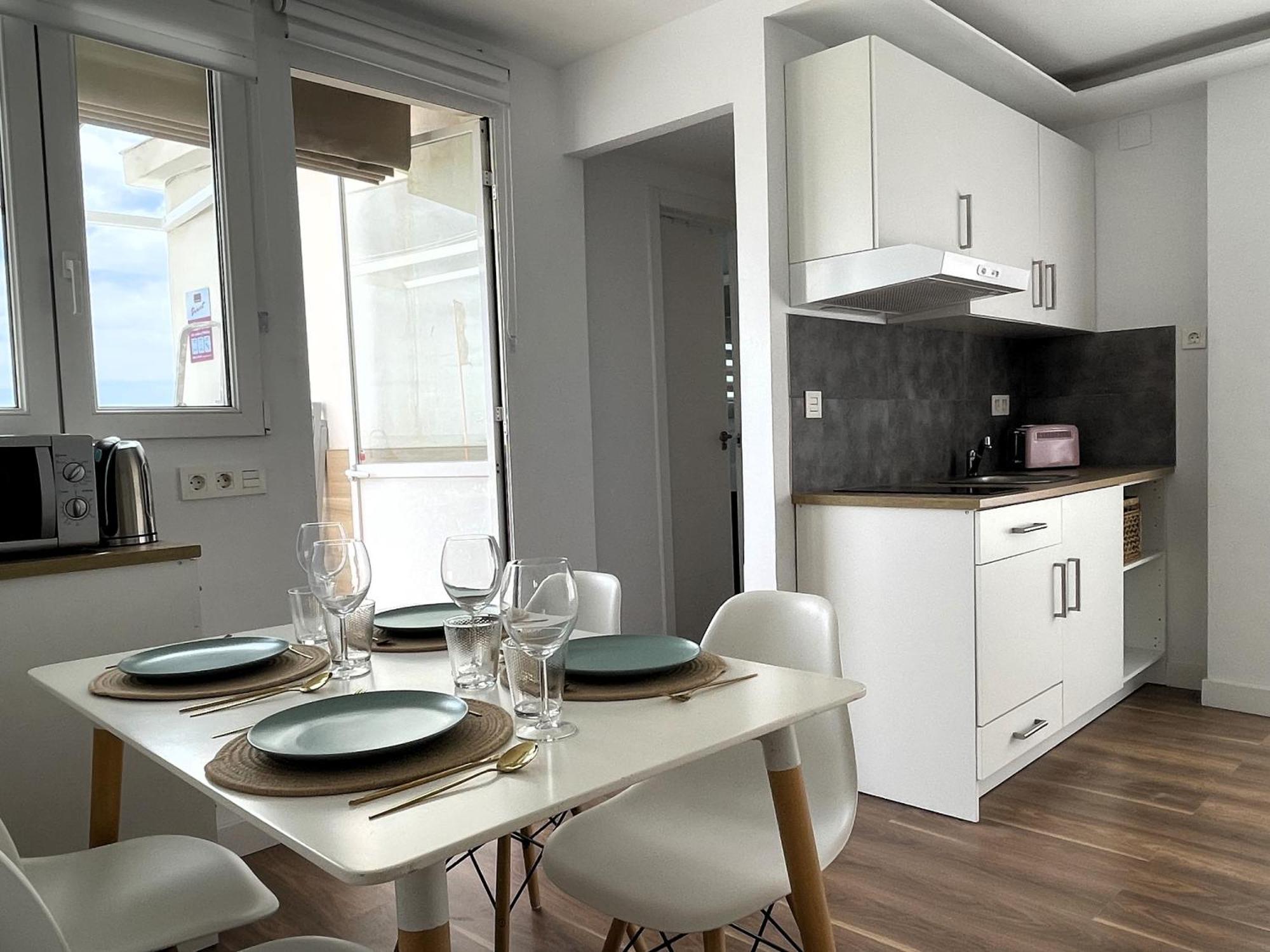 Apartamento Calma Carihuela Beach - 10 Metros De La Playa توريمولينوس المظهر الخارجي الصورة