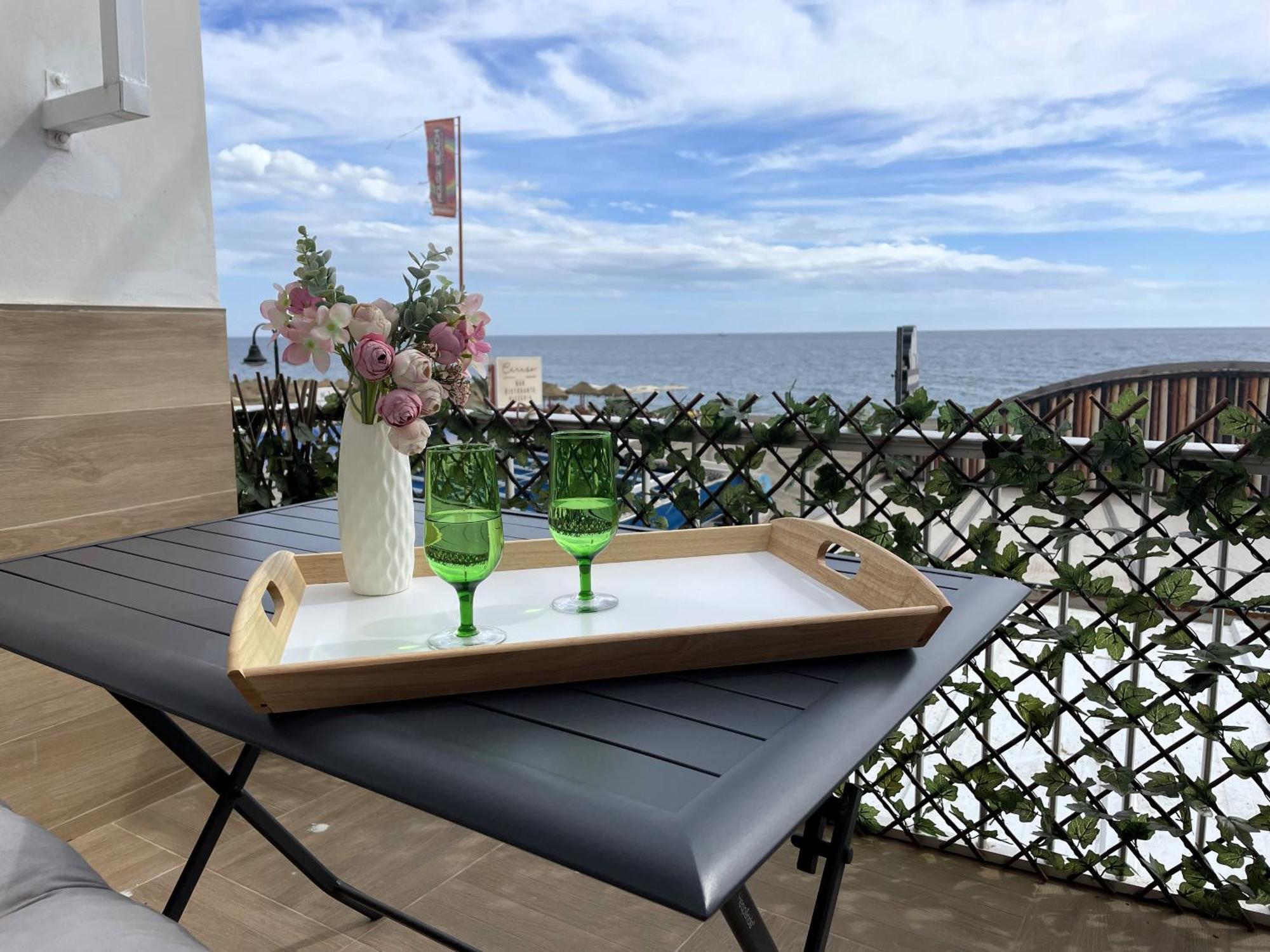 Apartamento Calma Carihuela Beach - 10 Metros De La Playa توريمولينوس المظهر الخارجي الصورة